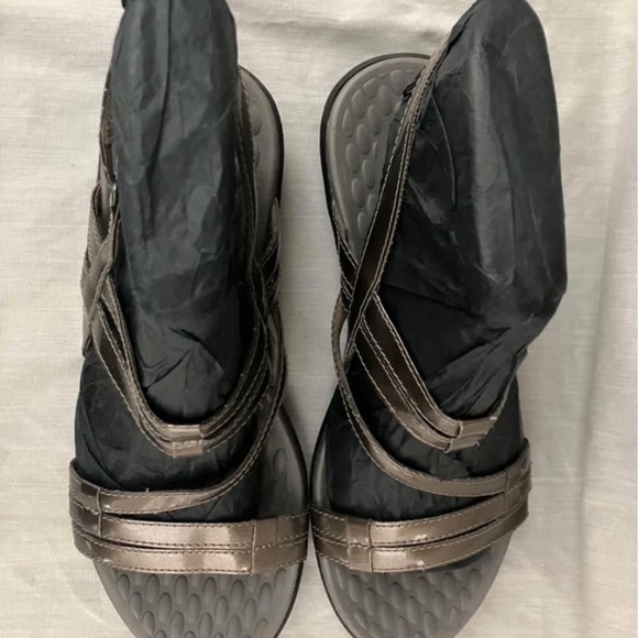 women’s size 8 Clark’s Privo metallic finish sandal Velcro tie - Picture 10 of 10